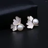 Pendientes de tuerca con perlas naturales de agua dulce, hoja de Gingko, joyería blanca, pendientes para mujer, accesorios para fiesta y novia, regalo