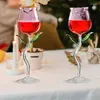 Vinglas med rosformad röd cocktail kopp för att dricka fancy blommor glas bröllop födelsedag firande