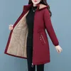コットンパッド入りの女性デザイナーミッドレングスぬいぐるみと厚い綿ジャケット付き新しい冬のジャケット