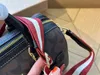 Crossbody Çanta Kadın Çanta Tasarımcısı Deri Deri Çapraz Beden Deri Malzeme ve Timsah Deri Kabartmalı Çift Taraflı Çanta Moda Çok yönlü parça