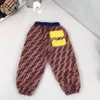 Nuovi tute per bambini set di quattro pezzi per bambino Taglia 100-160 lettera logo giacca con cappuccio felpa pantaloni e cappelli lavorati a maglia Oct25