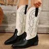 Stivali Stivali da cowboy occidentali ricamati in colori misti Stivali da donna con tacco spesso e punta spessa Stivali al ginocchio Donna Sciolti in pelle PU Lunghi Botas Mujer T231025