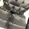 Luxus Frankreich Doudoune Monclair Damen Daunenjacke Winterjacken Mäntel Echter Waschbärenhaarkragen Warme Mode Parkas mit Gürtel Dame Baumwollmantel Oberbekleidung Großer Verkauf