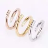 Nagelring med Box Classic Luxury Designer Jewelry Mens and Women Titanium Steel Gold-Plated Gold Silver Rose Fade Never Fade Lovers CO2966