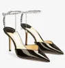 2023 Summer Luxury Brand Saeda Sandals Shoes With Crystal Chain Stiletto klackar Röd vit gyllene bröllopsklänning Pumpar Lady Elegant Gladiator Sandalias