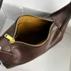 Tasarımcı Triomphe hobo çantaları kadın çanta omuz ekleme yumuşak deri tasarımcı crossbody bayan derin kahverengi mini romy cüzdan 231025
