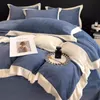 Bedding Besigner 침구 세트 두꺼운 더블 사이드 벨벳 4 피스 간단한 자수 편지 퀼트 세트 산호 벨벳 침대 시트