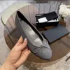 París Luxury Channeles Diseñador Black Ballet Flats Zapatos Mujeres Marcas Acolchadas Slip de cuero genuino en bailarina de la moda