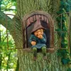 Dekoracje ogrodowe niegrzeczne ogrodowe gnome statua elf z drzewa drzwi Hugger Home Yard Decor 231025