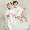 Towels Robes born Baby Boy Girl Button Bathrobe Towel 100% Cotton Infant Toddler Child Cartoon Hooded Bathrobe Cloak 231024