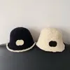 خطاب مزدوج كلاسيكي C Bucket Hat Designer عتيقة قبعة متشابكة العلامة التجارية Retro Wool Roll Cap Womens غير رسمية قبعات صياد صغيرة غامضة غامضة