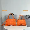 Designer de luxo saco marca couro ampulheta bolsa moda cor sólida bolsa feminina 2023 jovem simples saco do telefone móvel y2k trompete e tuba clássico b fivela