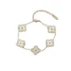 Vanish Designer Dongguan Titanium Steel Jewelry Bracelet à la mode et élégant en or 18 carats avec quatre feuilles d'herbe et cinq fleurs avec une sensation haut de gamme