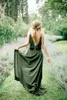 Bohemian Style Country Bridesmaid Sukienki 2023 Wiosna nowe spaghetti Low Cut Back Olive Green Chifon Maid of Honor Suknie ślubne