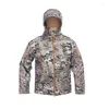 Giacche da caccia Moda Giacca da tempesta Softshell in pelle di squalo Giacca mimetica con cappuccio addensato caldo antivento e impermeabile unisex