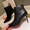 Créateur de mode Haute qualité Femmes Talon rouge Bottines à talons hauts Bottes en cuir de luxe Talon maigre Fermeture éclair latérale Hiver sur le genou Bottes Martin classiques H1357