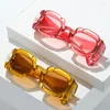 Lunettes de soleil Y2k carré Femmes Couleur de bonbons UV400 Brand de marque Vintage Mensidient des jambes larges irrégulières Lunes de soleil