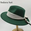 Chapeaux à large bord seau accessoires de ruban de mode chapeau Fedoras pour femmes et hommes automne Panama Jazz casquette grande-bretagne style élégant rétro Fedora 231025