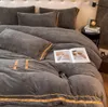 Roupa de cama de lã coral cinza escuro espessada Conjunto de cama de quatro peças Conjuntos de cama Besigner Luxuosos lençóis de flanela shaker Entre em contato conosco para ver fotos do produto em si