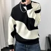 Maglioni da uomo Abiti da uomo Pullover con colletto tondo Maglioni lavorati a maglia per uomo Girocollo Colore abbinato Sigaretta nera Casual Maglioni stile coreano S231023