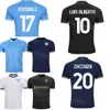 Équipe du club 23-24 Lazio 10 ALBERTO Maillot de football 17 IMMOBILE 5 VECINO 20 ZACCAGNI 19 CASTELLANOS 94 PROVEDEL 13 ROMAGNOLI 77 MARUSIC ISAKSEN CASALE Kits de maillots de football