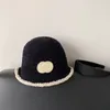 خطاب مزدوج كلاسيكي C Bucket Hat Designer عتيقة قبعة متشابكة العلامة التجارية Retro Wool Roll Cap Womens غير رسمية قبعات صياد صغيرة غامضة غامضة