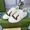 Nya kvinnliga tennisskor brev herrtränare loafers lyxiga designer klänning skor par stil mode casual spets upp utomhus sneakers original vit stor storlek 35-45