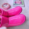 2024 Avustralyalı Tasarımcı Klasik Clear Mini Uggsity Boots Koyun Yün Kaşmir Çocuk Çocuk Çocuk Kısa II Üçlü Avustralya Bebek Erkek Kızlar Marka Kış Boot YT003