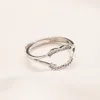Anéis de letras de banda clássica de alta qualidade para homens mulheres designer de moda extravagante marca geometria carta antigo anel de prata abertura ajustável jóias 20 estilo