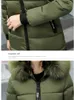 Piumini Parka da donna per le donne Stile coreano Moda Inverno Grande collo di pelliccia con cappuccio Cappotto lungo caldo e spesso in cotone femminile 231026