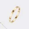 Pulsera de diseño de lujo para mujer Pulsera de tornillo de amor Brazalete de acero de titanio con 4 diamantes Chapado en oro que nunca se desvanece No alérgico Gold228l