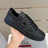 Primavera outono novo vestido de fundo plano sapatos famosos mulheres designer marca sapatos esportivos couro genuíno metal carta cor combinando baixo superior rendas até sapato masculino antiderrapante