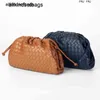 Bottegassvenetas Bags Pouchs Style Hand Woven Leather Womens Bag 2023 New Fashion One Shourdre Messenger Small Cloud Has Logo frj