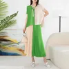 Kvinnors tvåbitar byxor Miyake Pleated Suit Women 2023 Summer Contrast Color Loose Top Elastic midjetryck Bred benuppsättningar