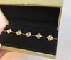 Bracelets Designer van clover bracelet designer charm bracelets for women 18k gold white red blue mother of pearl link 4 leaf 5