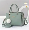 Borsa di tendenza da donna di design Borsa a tracolla alla moda Borsa a tracolla classica quadrata Tote Portafoglio con ciondolo in peluche