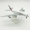 Modèle d'avion échelle 1/350 longueur 20 cm Emirates A380 métal moulé sous pression avion modèle d'avion jouets cadeau pour garçons enfants enfant Collection 231025