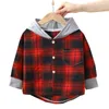 Jackor Children's Shirt Jacket Classic Striped Plaid Hooded Top Boys Girls 0-9 år gammal Spring Autumn Korean Fashion Childrens Clothing
