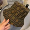 Модные мужские и женские дизайнерские панамы с полной надписью Casquette Bonnet Beanie Luxurys Fedora Встроенная шляпа от солнца Бейсбольные кепки Рыбацкая шляпа