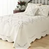 Bettwäsche-Sets, elegantes, mit Blumenmuster besticktes Tagesdecken-Set, 100 % Baumwolle, California-King-Size-Bettdecken-Set, 13-teilig, weich, bequem, pflegeleicht, 231026