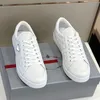 Primavera outono novo vestido de fundo plano sapatos famosos mulheres designer marca sapatos esportivos couro genuíno metal carta cor combinando baixo superior rendas até sapato masculino antiderrapante