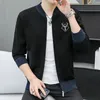 سترات الرجال للرجال أزياء الجيوب المحبوكة سستة التطريز Cardigan Cardigan 2023 الشتاء كبير الحجم الكبير من الطبقات الدافئة