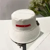 Designer Mulher Men Brim Men Bucket Hats Fashion Triangle Metal Caps Outdoor Resort Sun Hat Top Quality