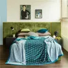 8A Designer H remss Blankes pour l'hiver et l'automne en vente Couverture de flanelle de luxe légère One Ding produits de diffusion en direct épaissie double couche de laine de corail antistati KWAU