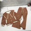 Luxury Kids Tracksuits Plush Wide Leg Pants Set för Baby Size 110-160 Stor LAPEL Långärmad knapp Up Jacket och byxor Oct25