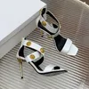 2024 Designer Nouveaux Chaussures Sexy Brillant Bouton En Cuir Design En Cuir De Luxe Talons Hauts Laque En Cuir Fine Talons Hauts Internet Celebrity Robe Chaussures