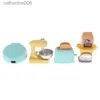 Cucine Gioca Cibo Mini casa delle bambole Macchina per il pane Tostapane Frusta Pesa piatto Set da cucina per alimenti Set di sicurezza in miniatura Giocattolo educativo classico per bambiniL231026