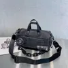 Neue Mode Brief Druck Kontrast Farbe Handtasche Nylon Stoff Tasche Spicy Girl Motorrad Tasche Breitband Eine Schulter Umhängetasche Flut