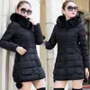 Parkas pour femmes 2023 Veste femmes d'hiver Parka GRAND Col de fourrure à capuche épaisse femme chaude manteau décontracté Outwear Fashion Europe Black Tops 231026