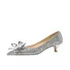 Sapatos de vestido primavera / verão apontado lantejoulas cristal fundo plano banquete casamento fino salto alto grande e pequeno sapato único feminino